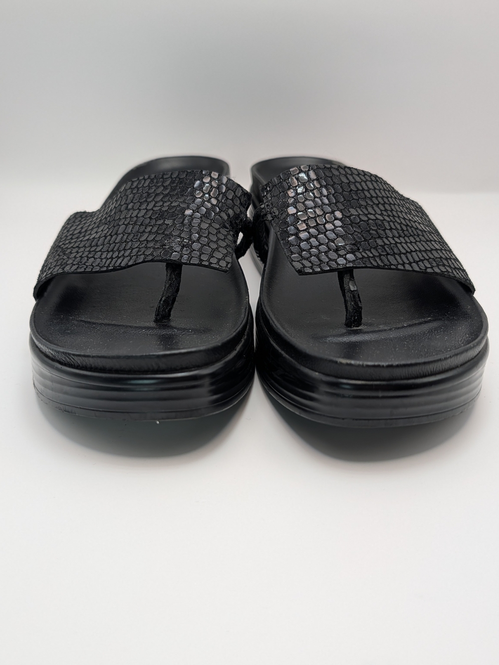 Donald J. Pliner Fifi Embossed Slide Sandals - Picture 4 of 12